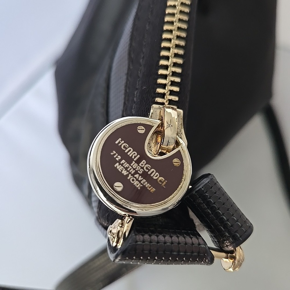 Henri Bendel Nylon Crossbody Bag Black Adjustable Leather Strap Logo Zipper Pull - Picture 2 of 10